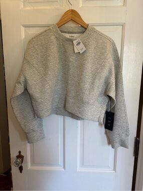YPB NWT XS Light Gray Cropped Crew oversized Sweatshirt Neoknit fabric